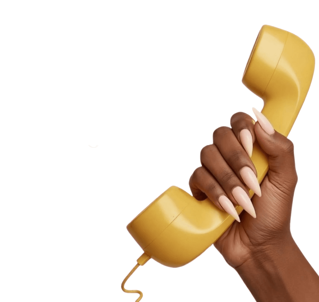 Dłoń z długimi paznokciami trzymająca żółtą słuchawkę telefonu